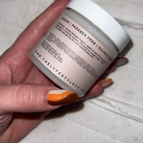 😍NIB Bamboo Body Scrub by The Lyfestyle Co.! 😍 - Picture 3 of 3